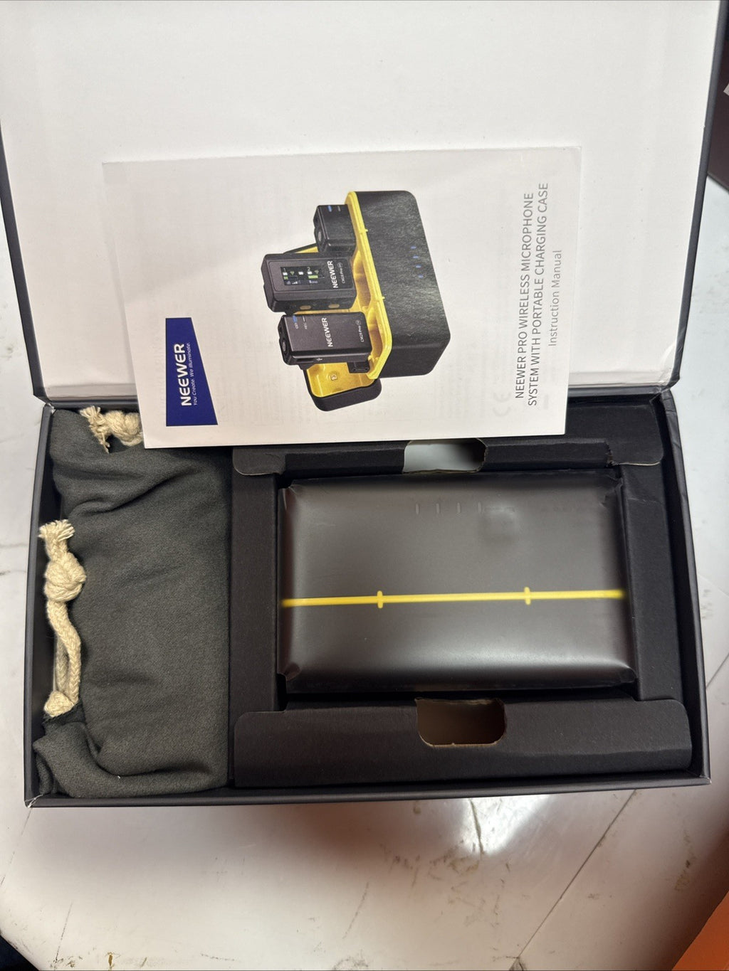 NEEWER CM28 PRO Wireless Lavalier Lapel Microphone System
